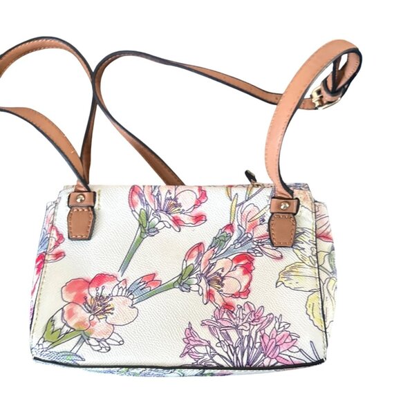 Floral Print Crossbody Bag With Adjustable Strap & Gold-Tone Clasp By APT9 - Picture 2 of 7